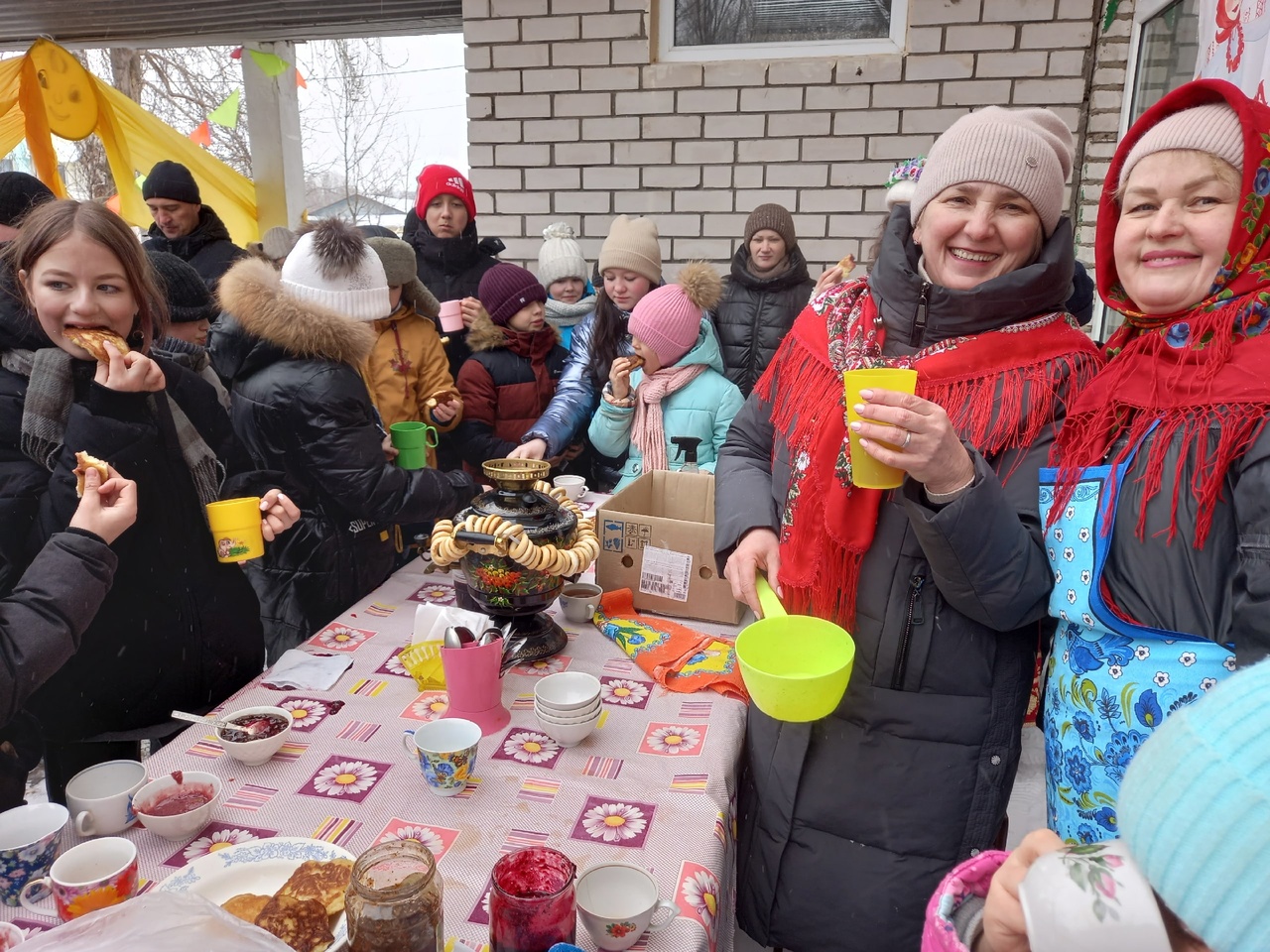 25 февраля в селе Светлое Озеро прошли традиционные гуляния, посвящённые  прощанию с зимой. Праздник проходил весело и задорно. Жителей и гостей  праздника ожидала насыщенная программа, подготовленная работниками  культуры. Они показали театрализованное ...